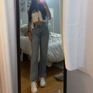 Abercrombie Curve Love Ultra High Rise 90’s Straight Jean